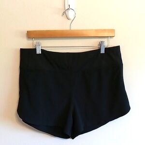 Athleta Run With It 3" Shorts Size Large Black